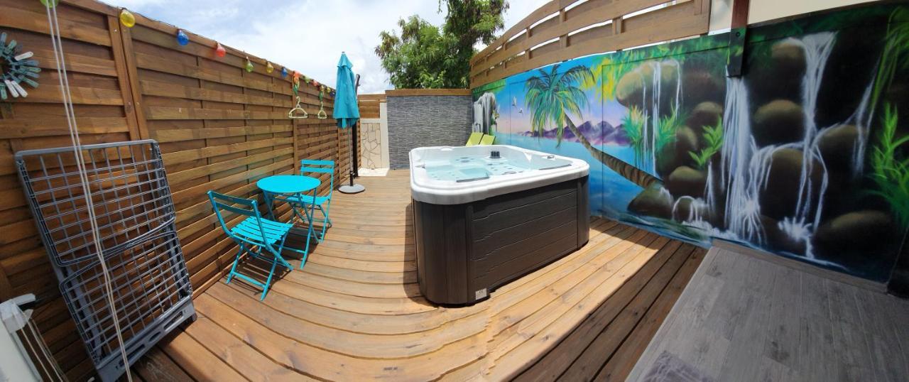 "Chez Claudia "Charmant Logement Avec Jacuzzi Privatif En Toute Intimite Sur Belle Terrasse Exterieure En Bois Et Piscine Courcelles 외부 사진